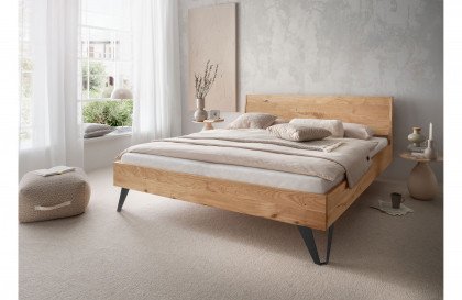 BE-0823 von GK Möbelvertrieb - Massivholzbett mit schwarzen Metallfüßen 140x200 cm