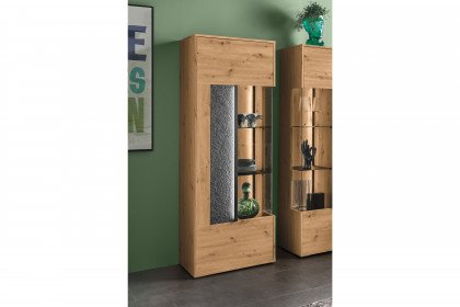 Deltona von set one by Musterring - Vitrine in Eiche mit Zierelement Sandstein