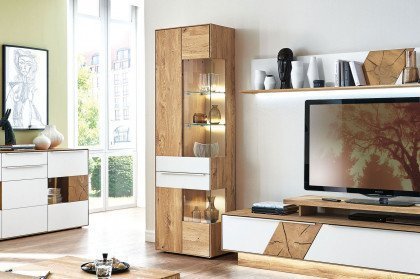 Talvera 1015 von Decker - Vitrine Asteiche massiv/ Farbglas weiß