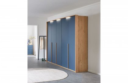 Malin von Musterring - Drehtürenschrank Eiche Furnier - Lack lagune blau